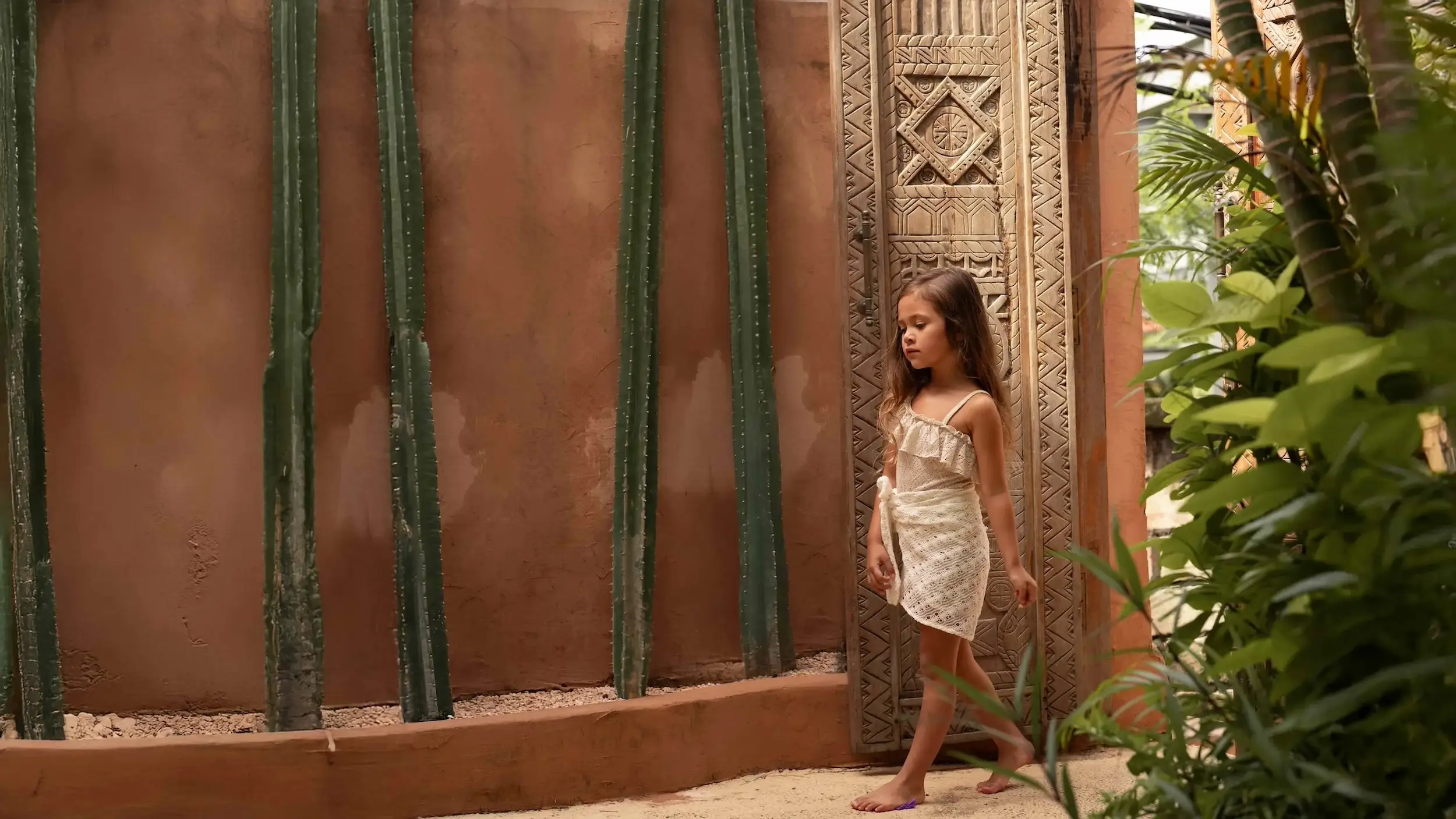 Wide authentic family travel shot — byduran